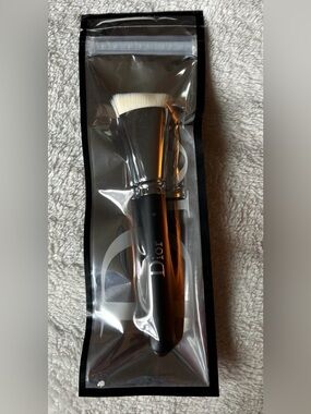 Dior Backstage Contour Brush No. 15 NIB